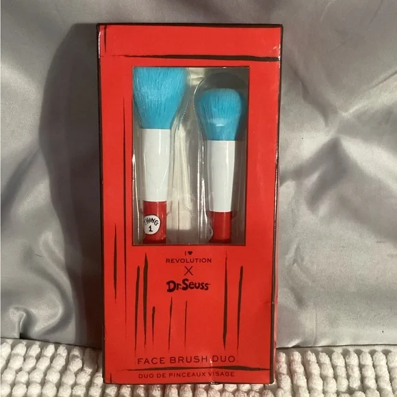 I Heart Revolution Dr Seuss Thing 1 & 2 Makeup Face Brush Duo 2pc Set NEW - Picture 2 of 9
